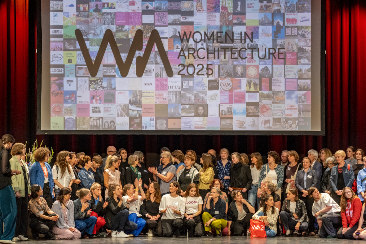 WIA Akteur:innen aus ganz Deutschland auf der Festivalbühne. ©Till Budde