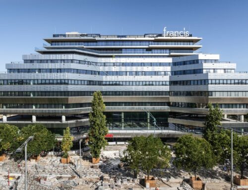 Bürohaus mit Bahnanschluss: Umbau in Wien von Delugan Meissl Architects und Josef Weichenberger Architects