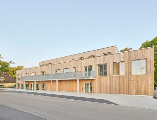 Dichte in der Kleinstadt: Kita mit Wohnungen in Besigheim von studio ito